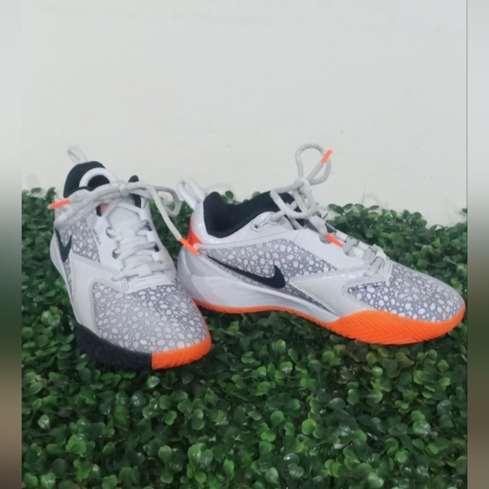 Nike Kids Sneakers - White & Orange 🧡🤍